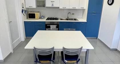 Very bright apartment with parking space, 10 minutes from the beach