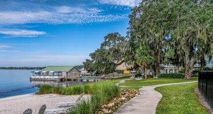 Spacious "The Lodge" 3 bed 2 bath w/Pool and plenty of Boat or RV parking!!