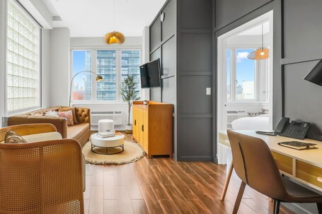 The Modernist Hotel – Affordable hotel in Long Island City