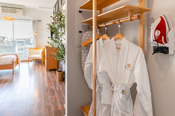 In-room safe, iron/ironing board, bed sheets