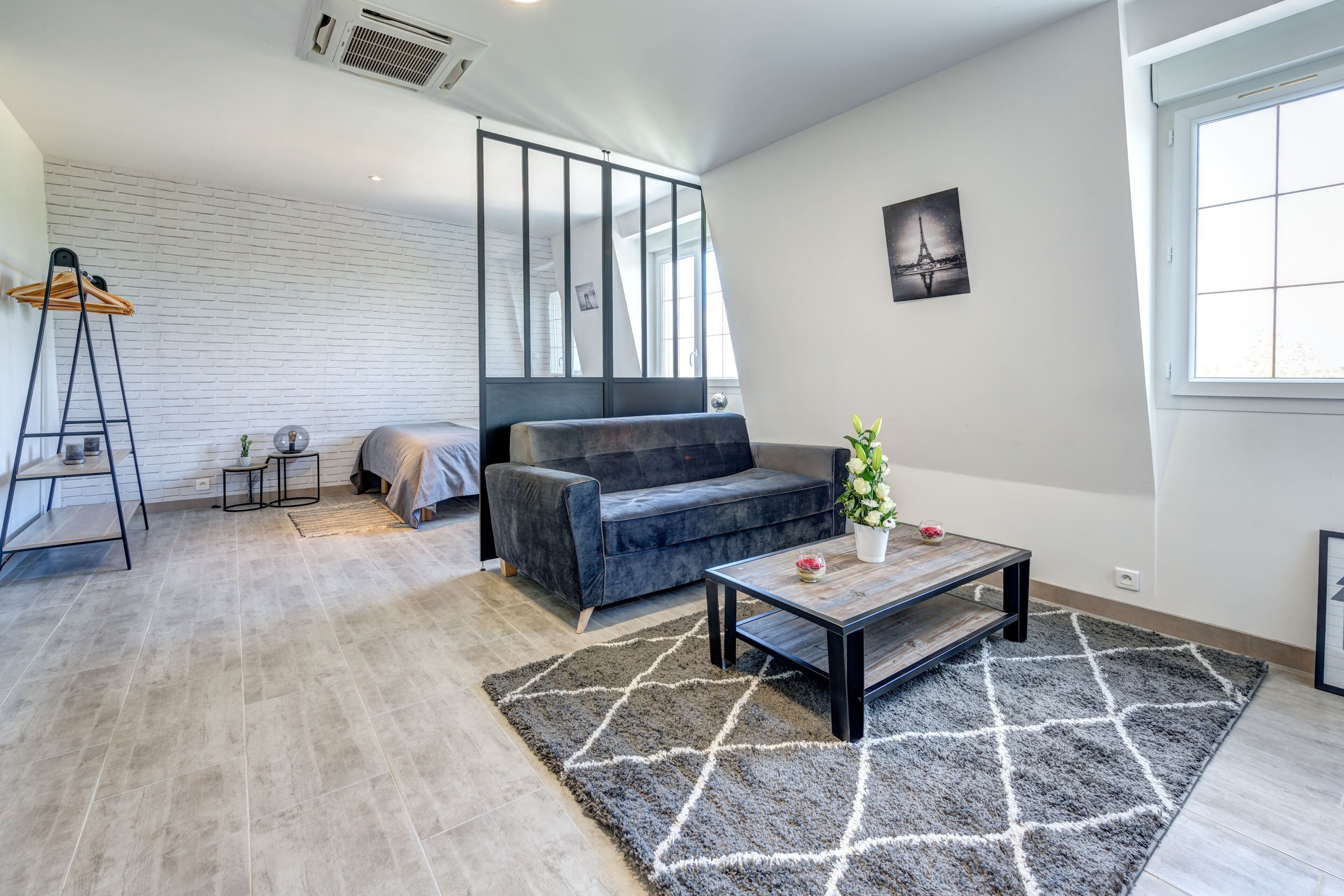 Cuna de viaje, wifi gratis y ropa de cama 