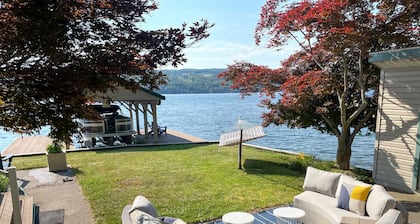 Private lakefront oasis close to wineries and Hammondsport