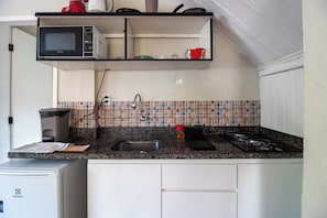 Fridge, microwave, stovetop, electric kettle