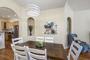 Dining - Panoramic Penthouse Near Silver Dollar City/Sleeps 6 (Branson)
