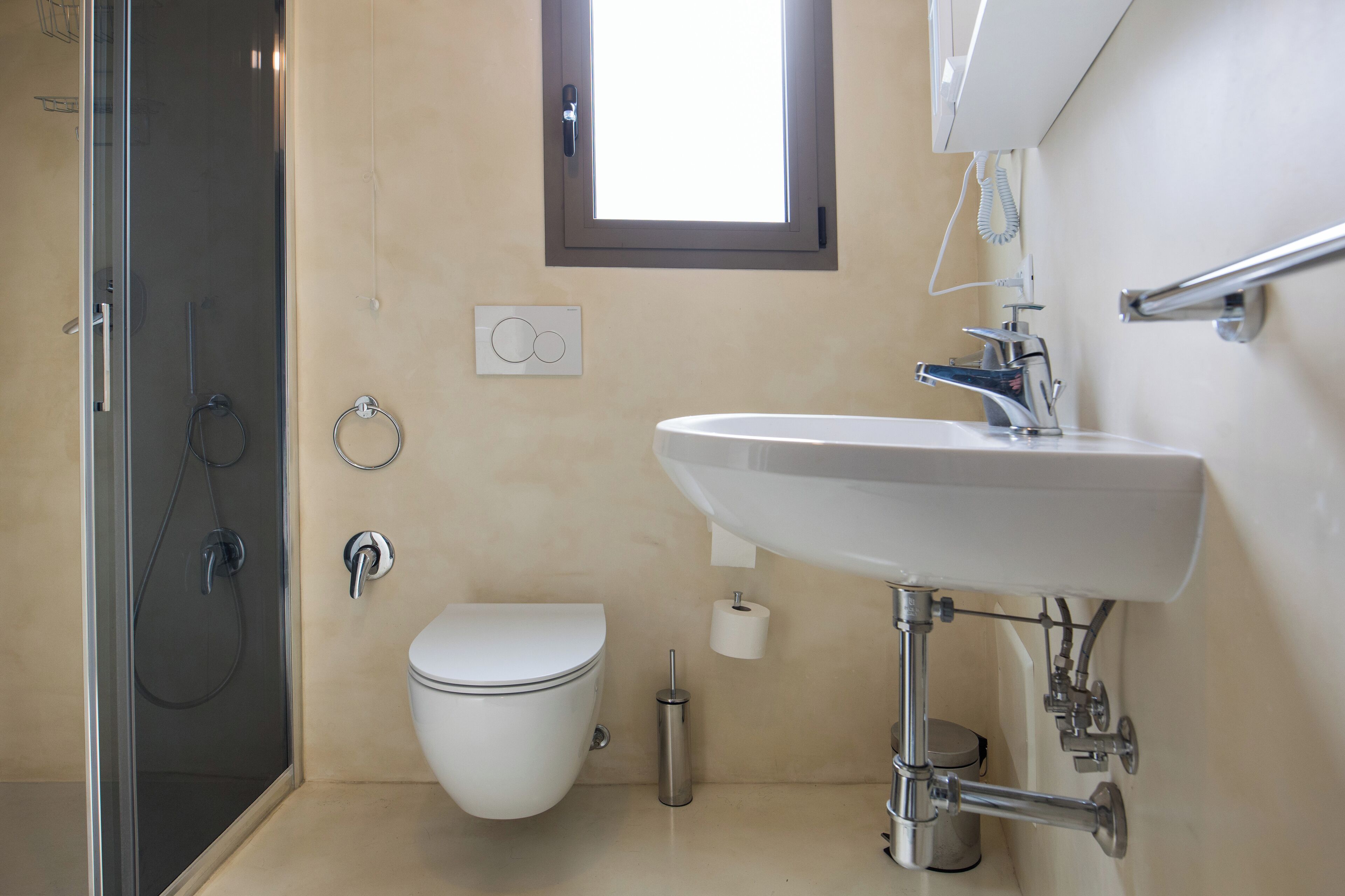 Dusche, Haartrockner, Bidet, Handtücher