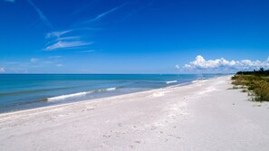 Beach nearby, sun-loungers, beach towels