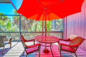Outdoor dining - Gorgeous, Peaceful Island Retreat-3 Bedroom-2 Bath (North Captiva)