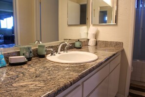 Combined shower/tub