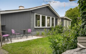 Outdoor dining - Lovely home in Juelsminde with kitchen (Juelsminde)