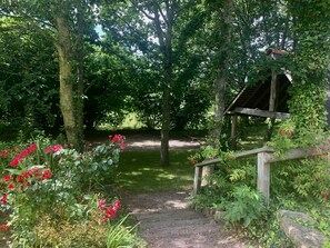 Property grounds - Lovely gite in a peaceful area near the coast, in the Bay of Mont-Saint-Michel (Tirepied-sur-Sée)