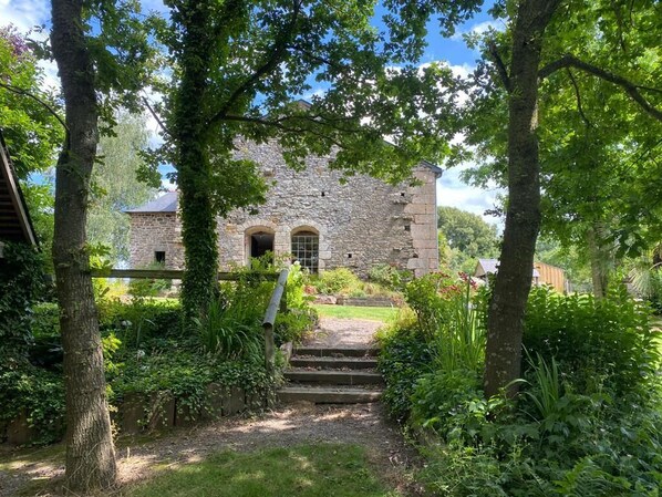 Exterior - Lovely gite in a peaceful area near the coast, in the Bay of Mont-Saint-Michel (Tirepied-sur-Sée)