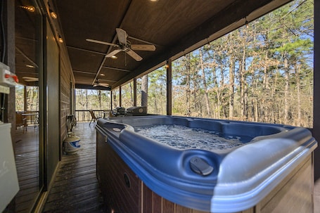 Terrace/patio. Pet friendly 1 BR Cabin, Hot Tub, Fire Pit, Sleeps 4