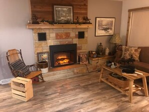 Interior - Lovely location close to the lake and downtown Lake CIty & Several beaches. (Lake City)