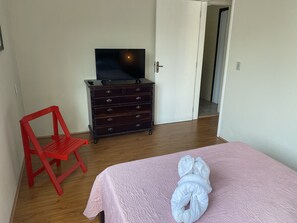 1 quarto, Wi-Fi de cortesia, roupa de cama