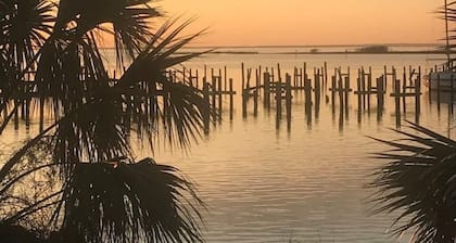 1085 Cozy 1 Bedroom Condo on Mobile Bay