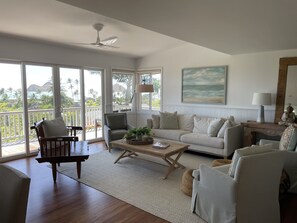 TV, offices - Heavenly Hale Best  monthly Vacation rental - walk to beach! (Kailua)