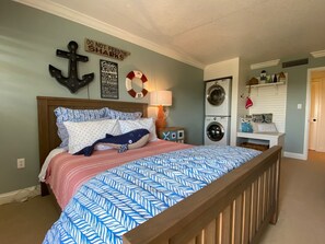 3 bedrooms, desk, free WiFi, bed sheets