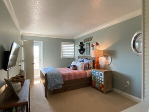 3 bedrooms, desk, free WiFi, bed sheets