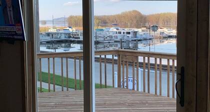 Charming House with Amazing Views! Next to Marina and Tiki Bar