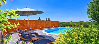 Nice home in Falinic Breg with jacuzzi