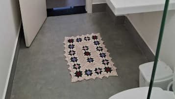 Bruser, Toiletpapir