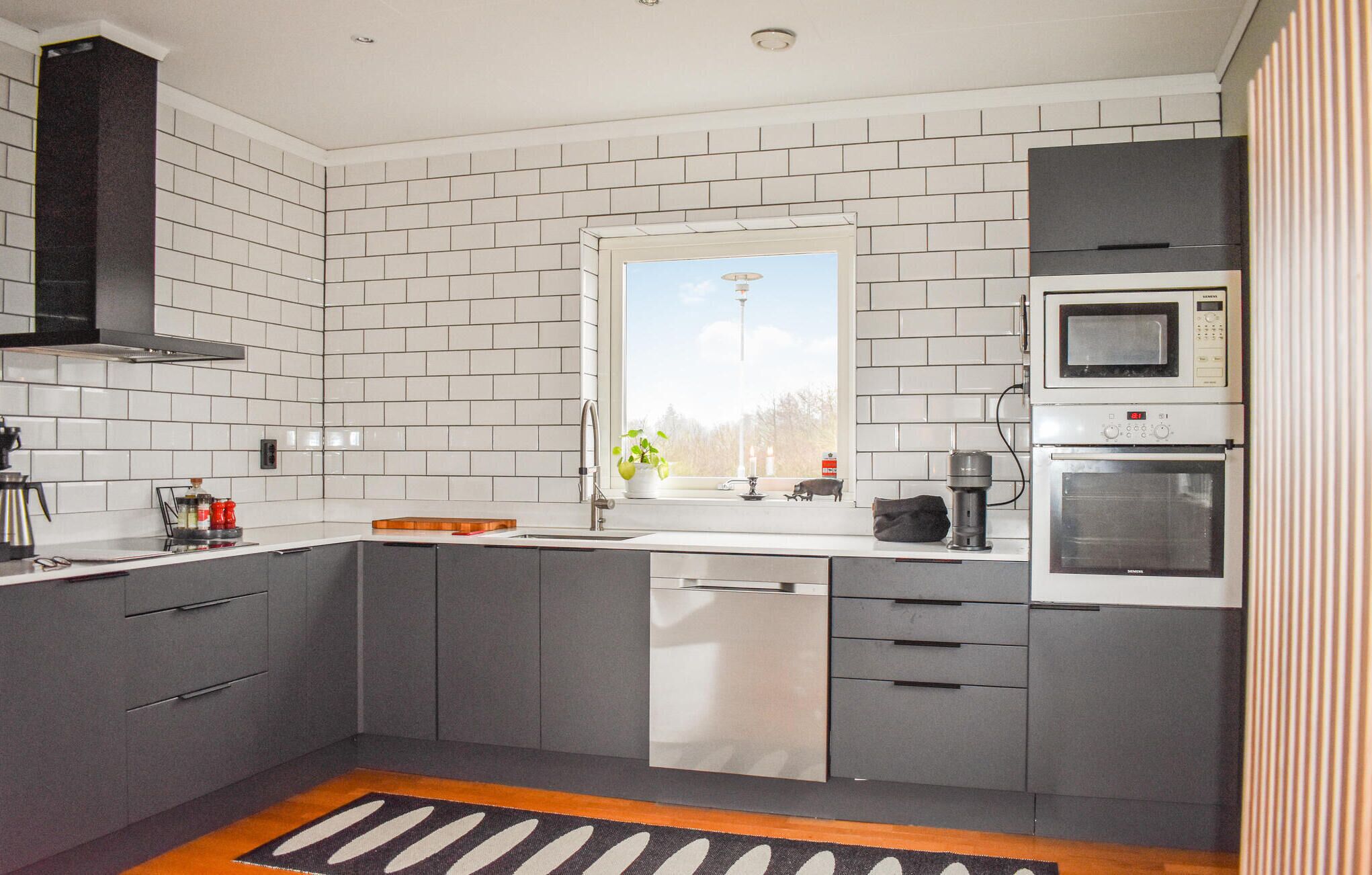 Fridge, dishwasher, coffee/tea maker