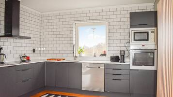 Fridge, dishwasher, coffee/tea maker