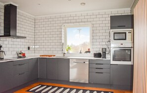 Réfrigérateur, lave-vaisselle, cafetière/bouilloire