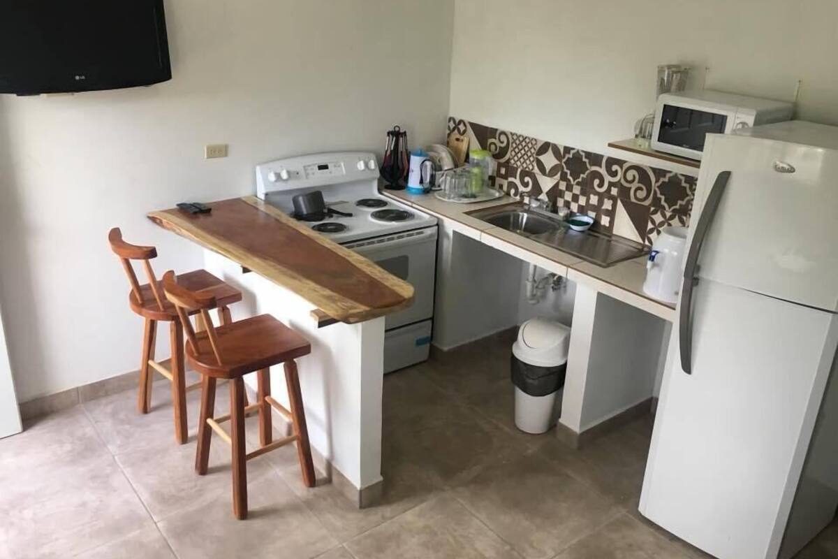 华丽别墅 | 私人厨房 | 大冰箱、微波炉、厨具/餐具、清洁用品