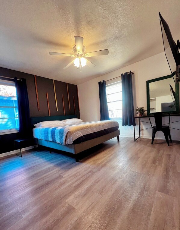 3 chambres, bureau, Wi-Fi gratuit, draps fournis