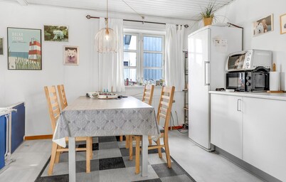Gorgeous home in Nexø with WiFi