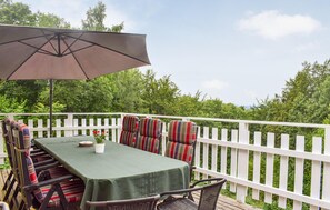 Outdoor dining - 7 bedroom awesome home in örkelljunga (Örkelljunga)
