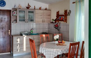 Dining - 2 bedroom nice home in Zizanj (Zizanj)