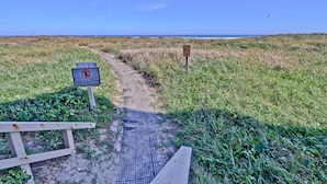 A beach path with a no glass sign, leading to the ocean. - Beach FRONT Hideaway for your Fun in the Sun!️ (South Padre Island)