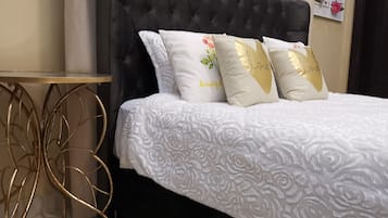 6 bedrooms, free WiFi, bed sheets