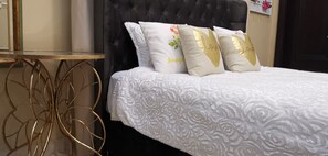 6 bedrooms, free WiFi, bed sheets