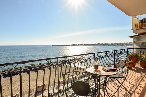 Beach front apartment in Giardini Naxos