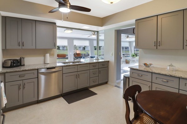 Frigorífic, microones, forn i placa de cuina