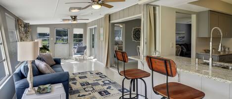 Televisor intel·ligent, llar de foc, estèreo i pantalles d'ordinador