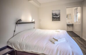 4 bedrooms, travel cot, free WiFi, bed sheets - Nice home in Rijssen with WiFi (Rijssen)