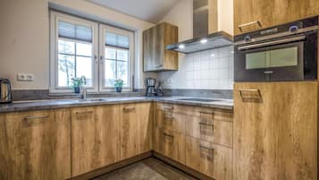 Fridge, stovetop, dishwasher, coffee/tea maker