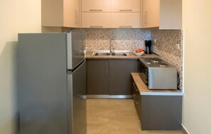 Fridge, stovetop, coffee/tea maker, cookware/dishes/utensils
