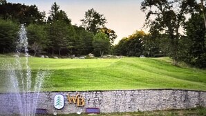 A stone wall with a fountain and a sign with a tree logo and the letters "WB". - Woodson Bend-Golf, Pool Restaurant& More-Near Burnside W/Lake View - First Floor (Bronston)