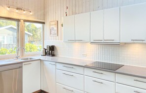 Réfrigérateur, plaque de cuisson, lave-vaisselle, cafetiÚre/bouilloire