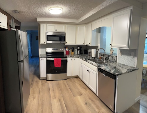 WATERFRONT DEAL! Boat Dock/Ramp•Kayaks•SUP•Easy Gulf•Fish•Manatees