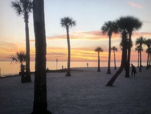 Beach nearby, sun loungers, beach towels
