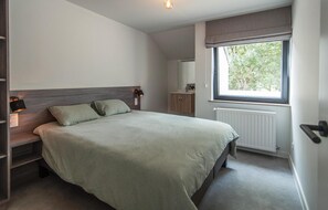 6 bedrooms, travel crib, free WiFi