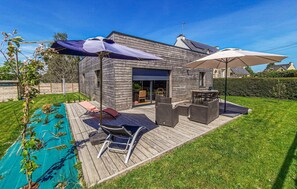 Outdoor dining - Beautiful home in Moëlan-sur-mer (Moëlan-sur-mer)