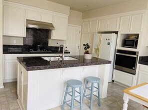 Private kitchen - 4B3B house with yard @Silicon Valley (Milpitas)
