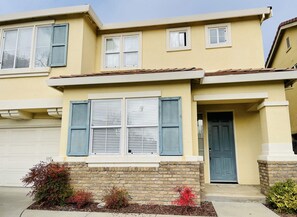 Exterior detail - 4B3B house with yard @Silicon Valley (Milpitas)